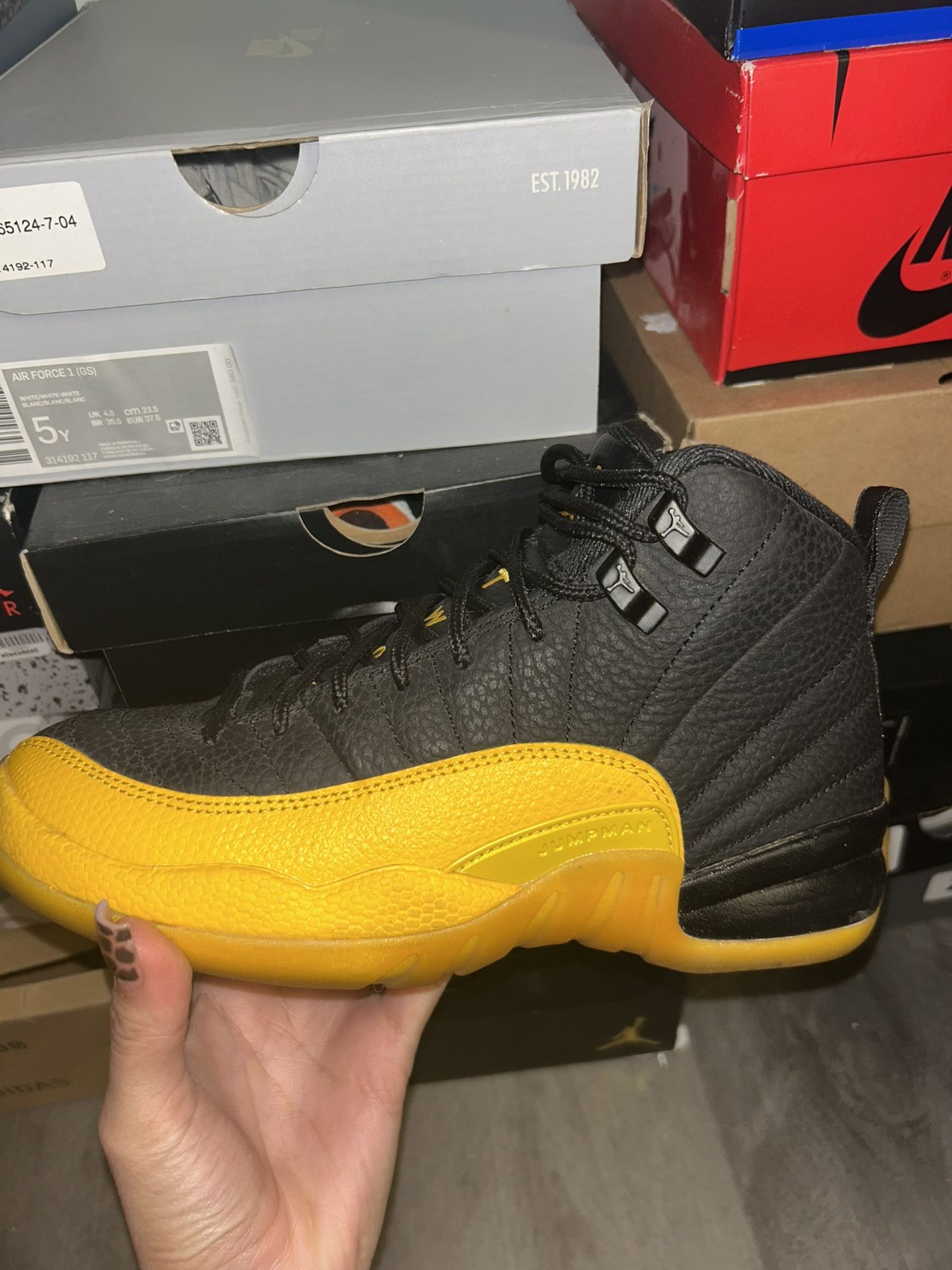 JORDAN 12 UNIVERSITY GOLD
