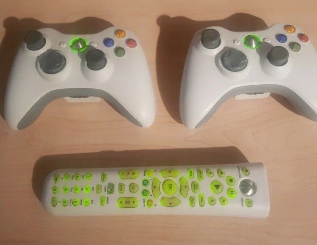 Xbox 360 controllers and HD DVD Remote Control