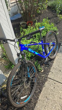2021 GT Avalanche Sport Mountain 29er Bike Medium Retail $875