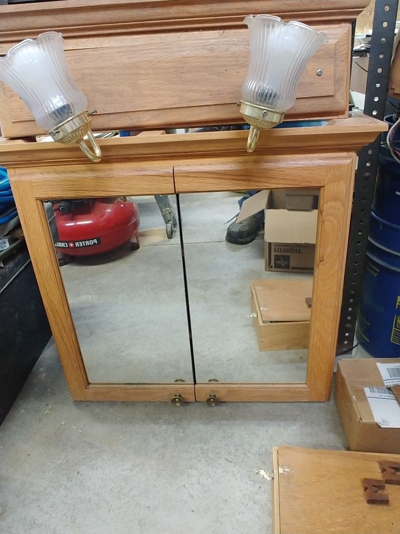 24" Oak Medicine Cabinet With Light Bar