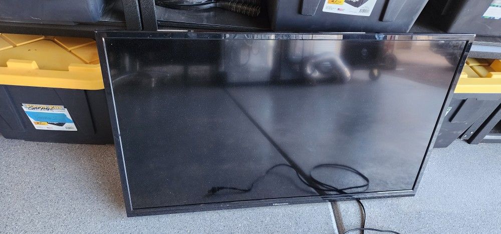 Hisense Flat Screen TV With Remote