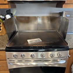Steelmade Flat Top Original 30” griddle for range / stove indoor.  Stainless steel drip tray.  Pre-seasoned.  Storage sleeve.  27” x 18 ½” cooking sur