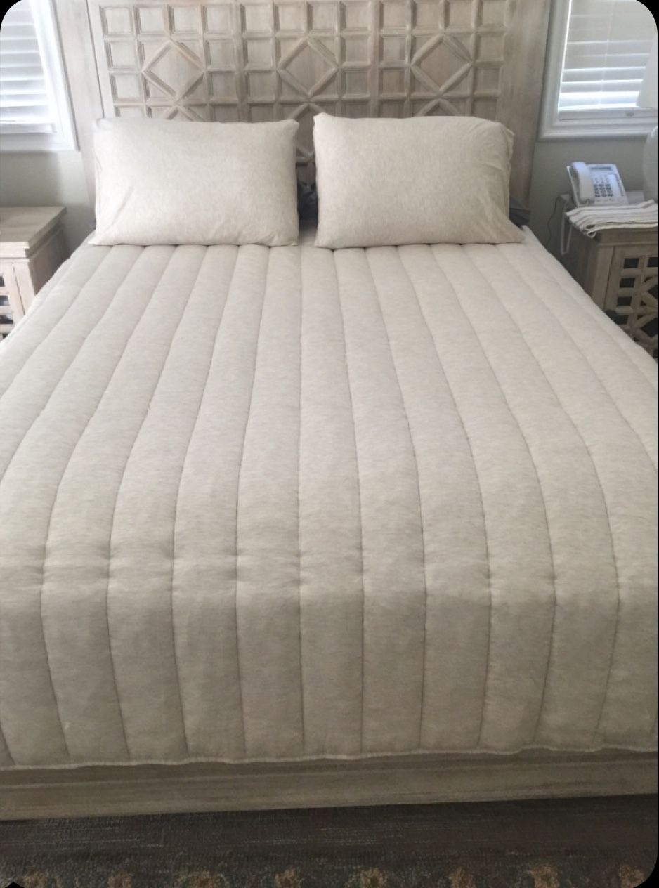Complete Pottery Barn Queen bedroom Set 