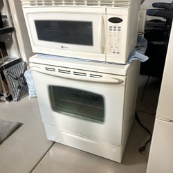  Range/Oven and matching Microwave 