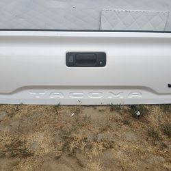 Tailgate Toyota Tacoma 