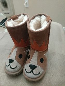 Kids EMU boots. Size: K-8 Barely worn grew out too wuickly