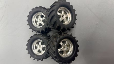 Traxxas T-maxx wheels and tires