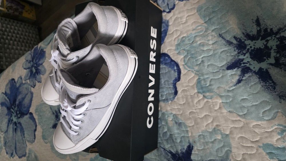Converse Size 7 Women