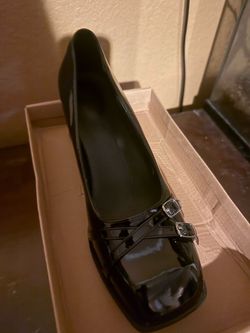 Black Mary Jane heel type