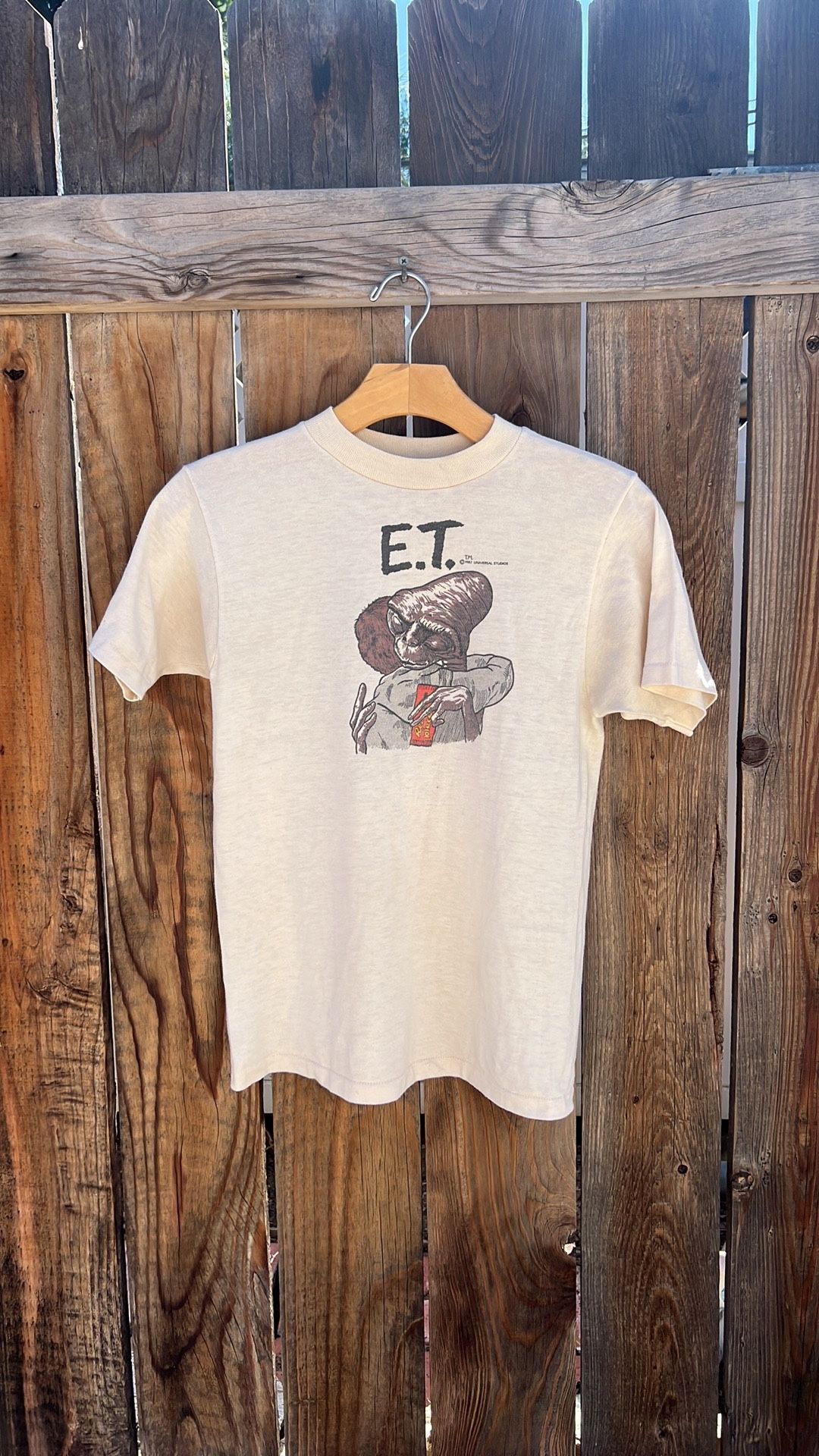 Vintage 1982 ET Reese’s Pieces Movie Promo T-Shirt.🔥