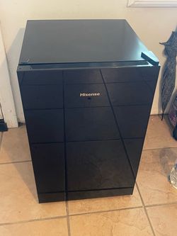 Hisense mini fridge