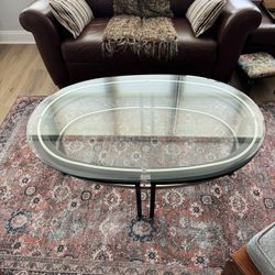 Elegant Glass Coffee Table – Modern & Versatile