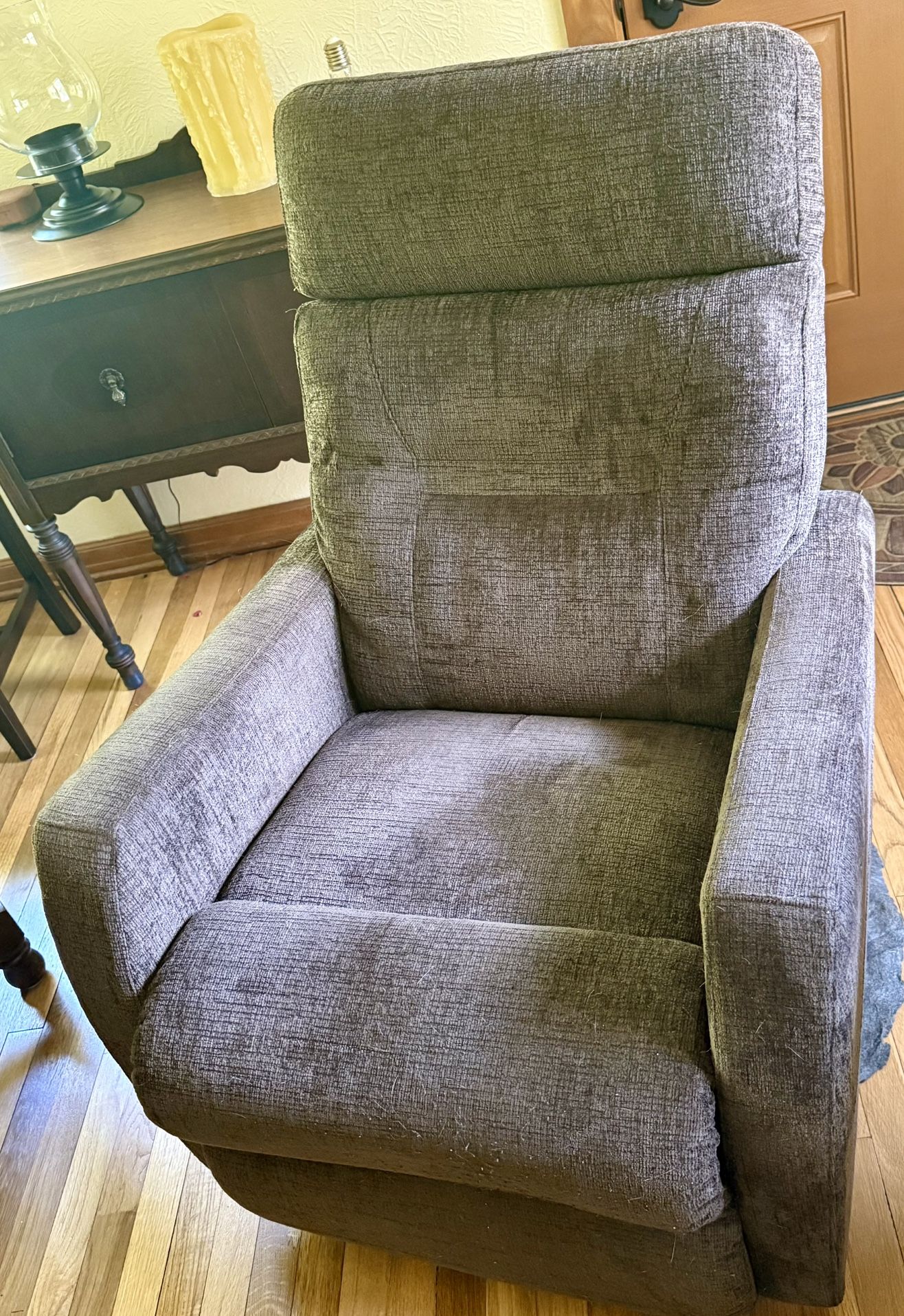 🛋️ La-Z-Boy Lennon Rocking Recliner – $200