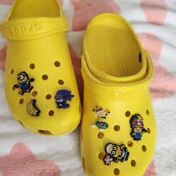 Crocs   Women 9 Men 7