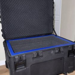 SKB Large Rolling Equipment Case – Foam Insert – Wheels – Breather Valve – ATA