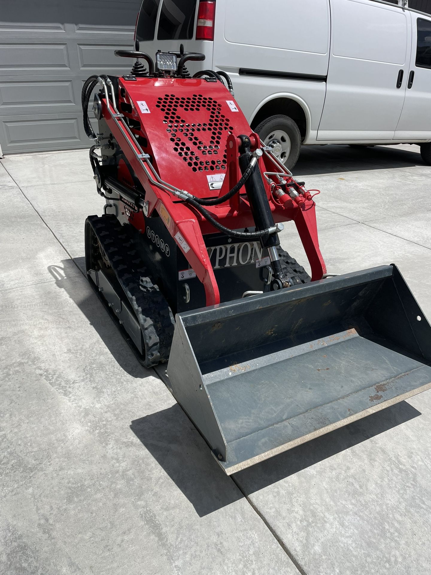 Skid Steer Loader - Typhon Stomp