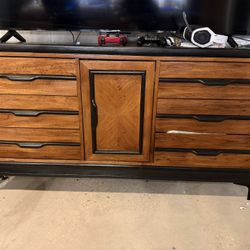 Dresser 