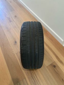 Pirelli P Zero 235/35R20 Tire – 6/32 Tread – Tesla Model 3