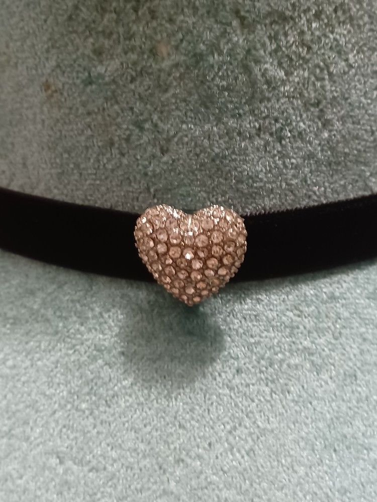 Heart Pendant Choker Necklace
