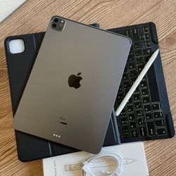 iPad Pro 11” (M1 chip / 2021 model) 3rd Generation 128GB with keyboard case,  pen & Accessories 
