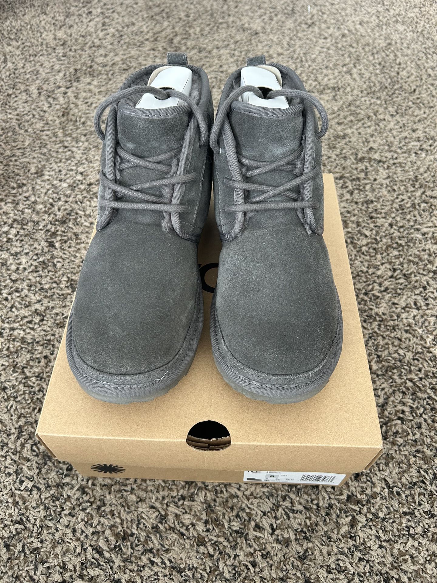 Boys Ugg Boots ( Size 6y/7.5 Womens)