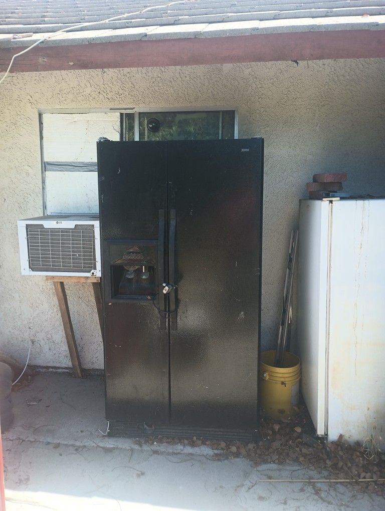 Kenmore Side By Side Refrigerator/Freezer