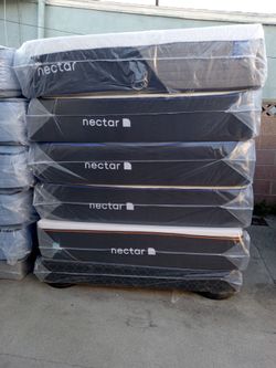 Nectar Mattress.    Nectar Premier Queen Size -13" Thick  Memory Foam