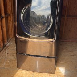 A Nice LG Signature With Season Set 