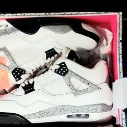 300$ Jordan 4 Retro White Cement Size 10.5