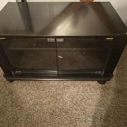 18"D X 37"W X 21.5"H TV Stand