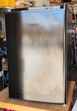 Like New - Hisense 2.7 CF Freezerless Mini Fridge - Dorms, Office, Bedroom Refrigerator- Clean/Cold