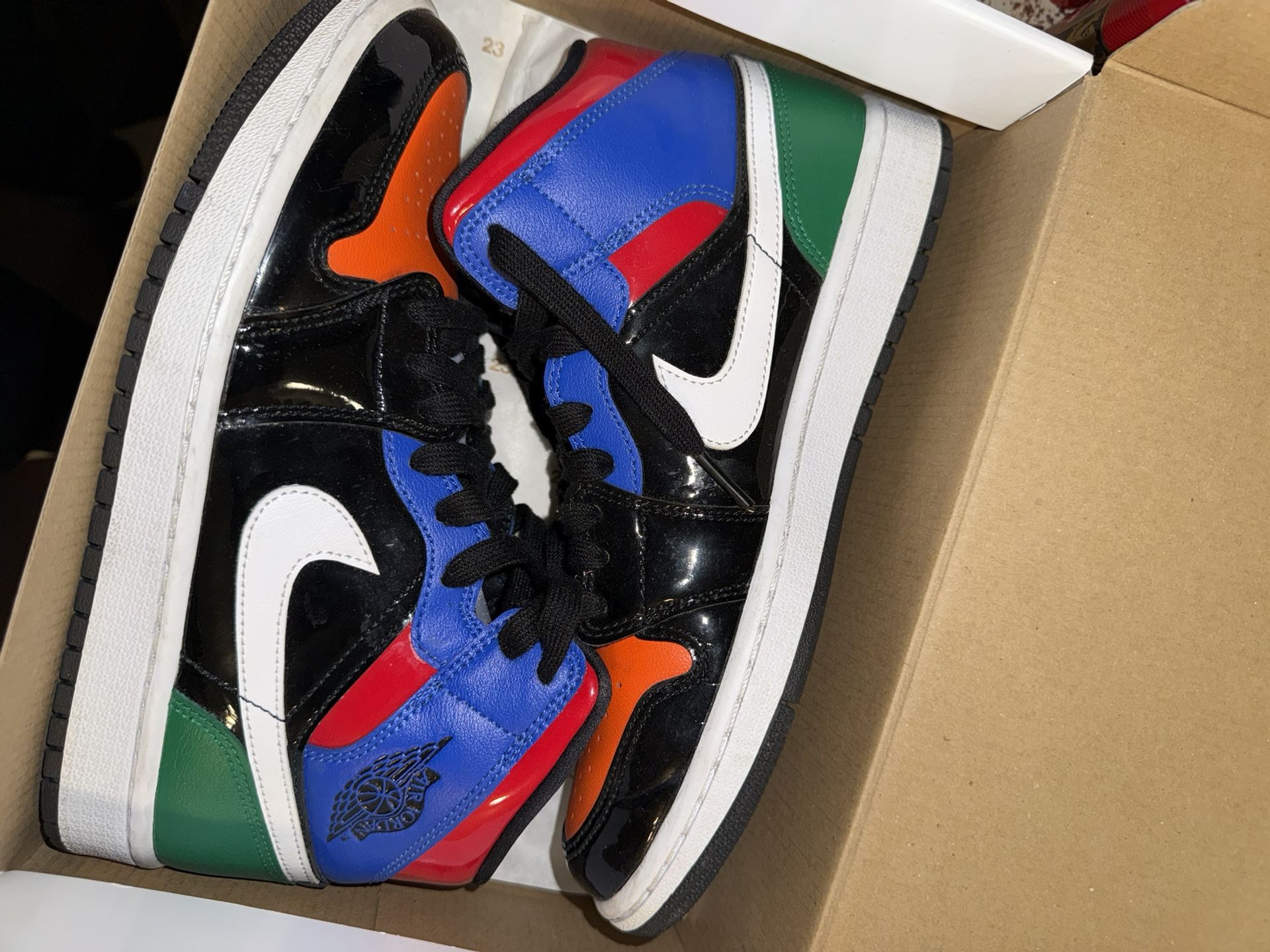 nike women's air jordan mid black/university multicolor