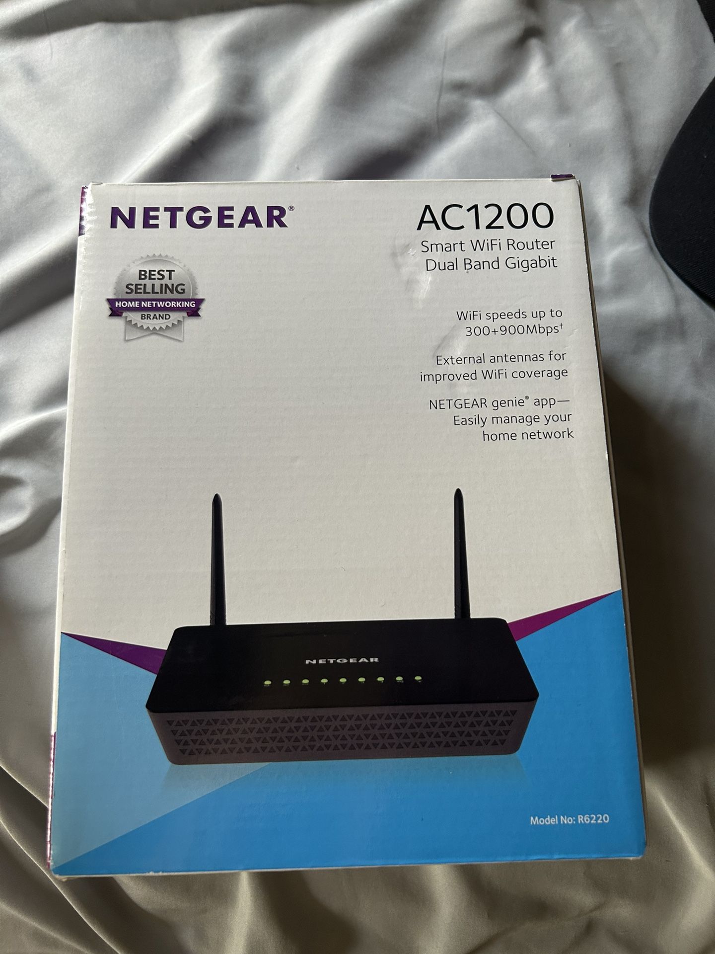 NETGEAR AC1200 Smart Wi-Fi Router with External Antennas (R6220 - 100INS)