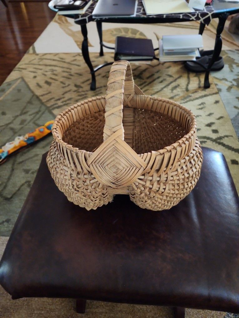 Antique Split Oak Egg Gathering Buttocks Basket