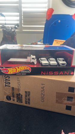 Hot Wheels 1:64 Nissan Skyline Premium Collector Set (GMH39)