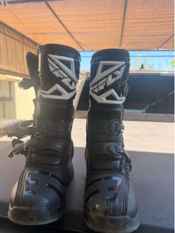 Dirt bik boots  size 6 youth