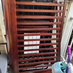 Cuna de niño y cama para niña