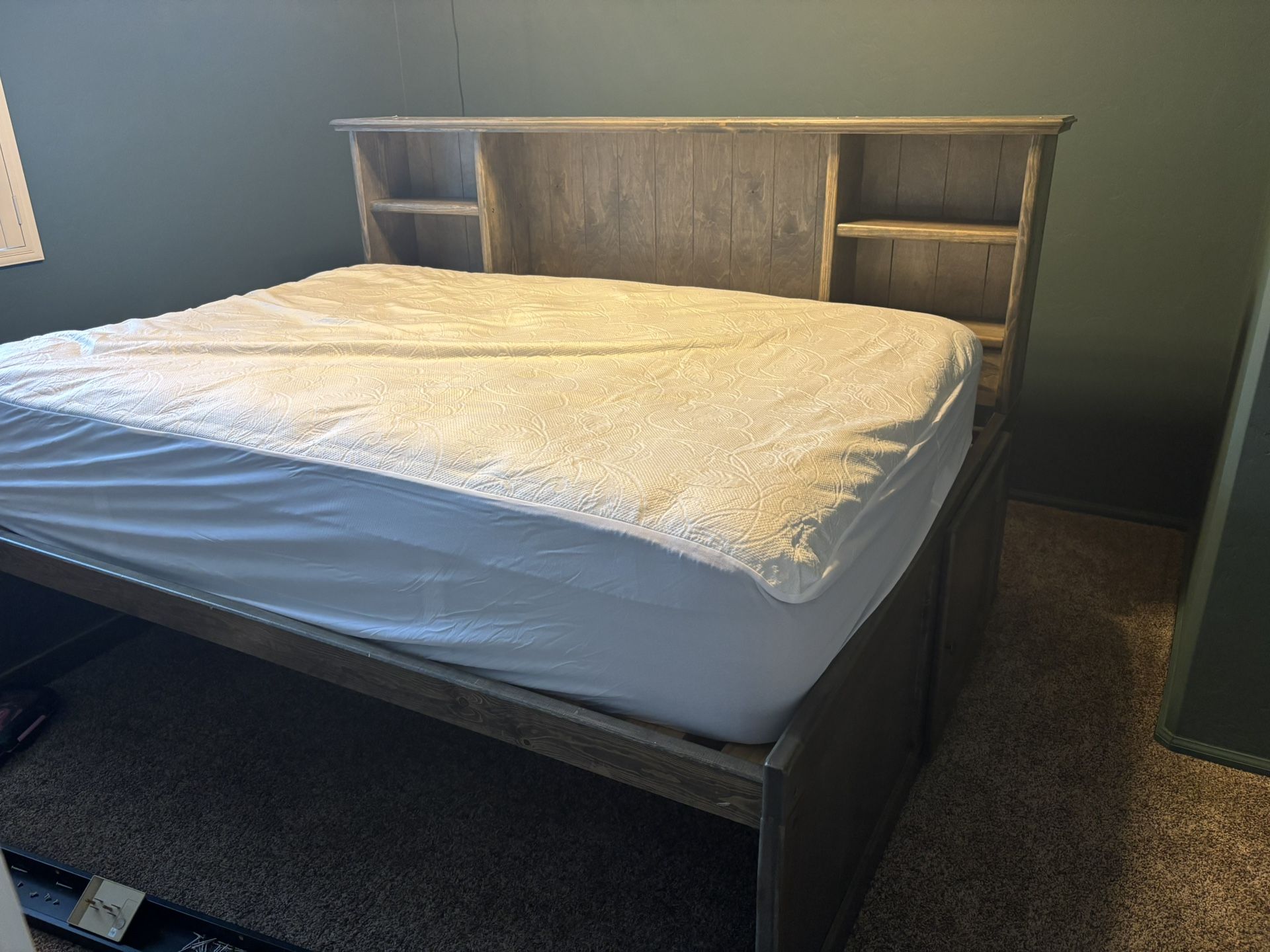 Double Size Headboard/bedframe With 4 Drawers Underneath. 