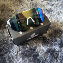 2 Sunglasses 