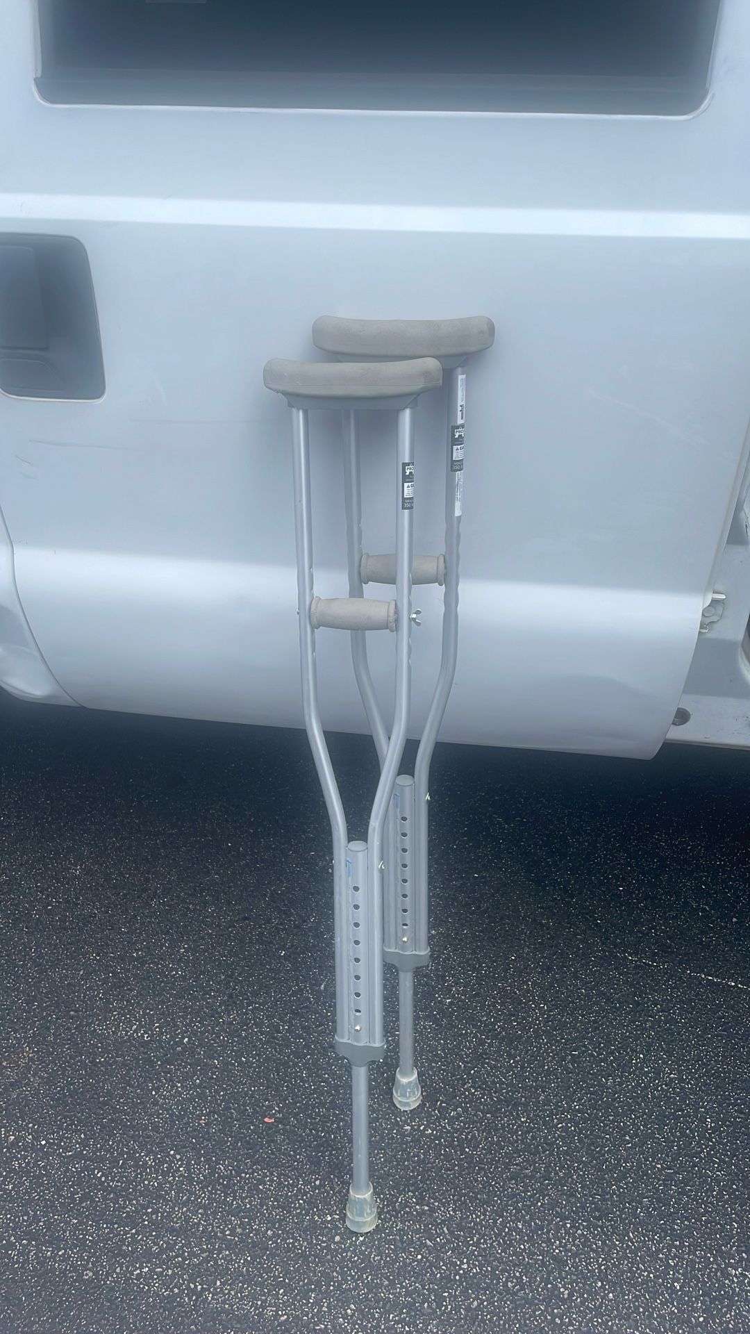 Youth crutches