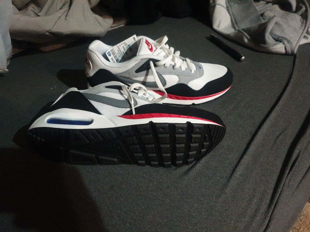 Nike Air Max NWOB SIZE 11.5