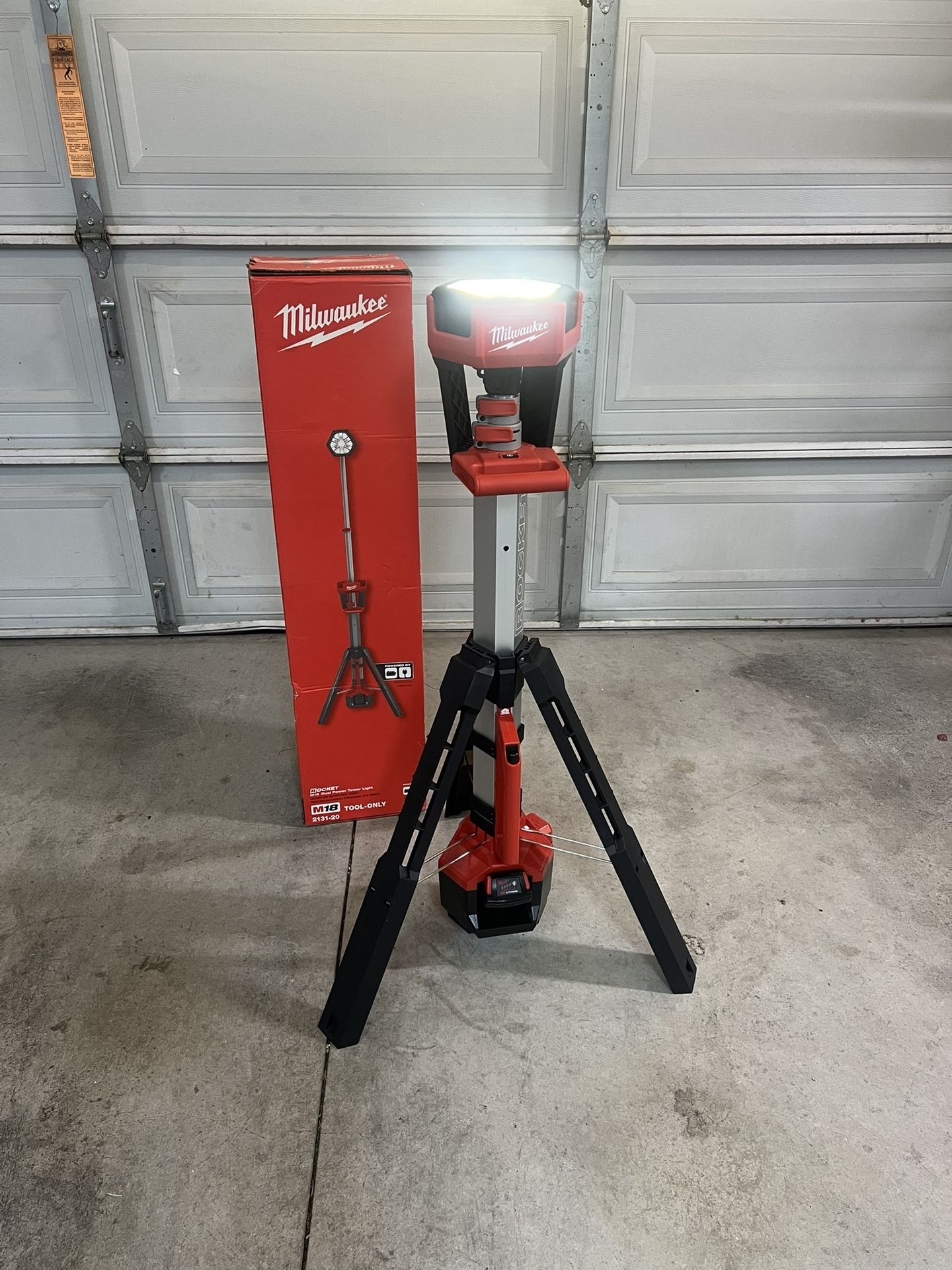 Milwaukee M18 18-Volt Lithium-Ion Cordless Rocket Dual Power Tower Light (Tool-Only)