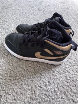 Kids size 12.5 shoes