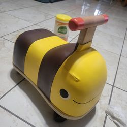 Wooden Rolling Bee 