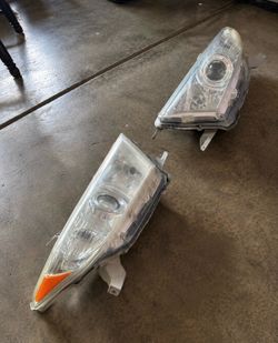 2014 Toyota Highlander OEM Headlights (Left & Right) – Original Factory Pair