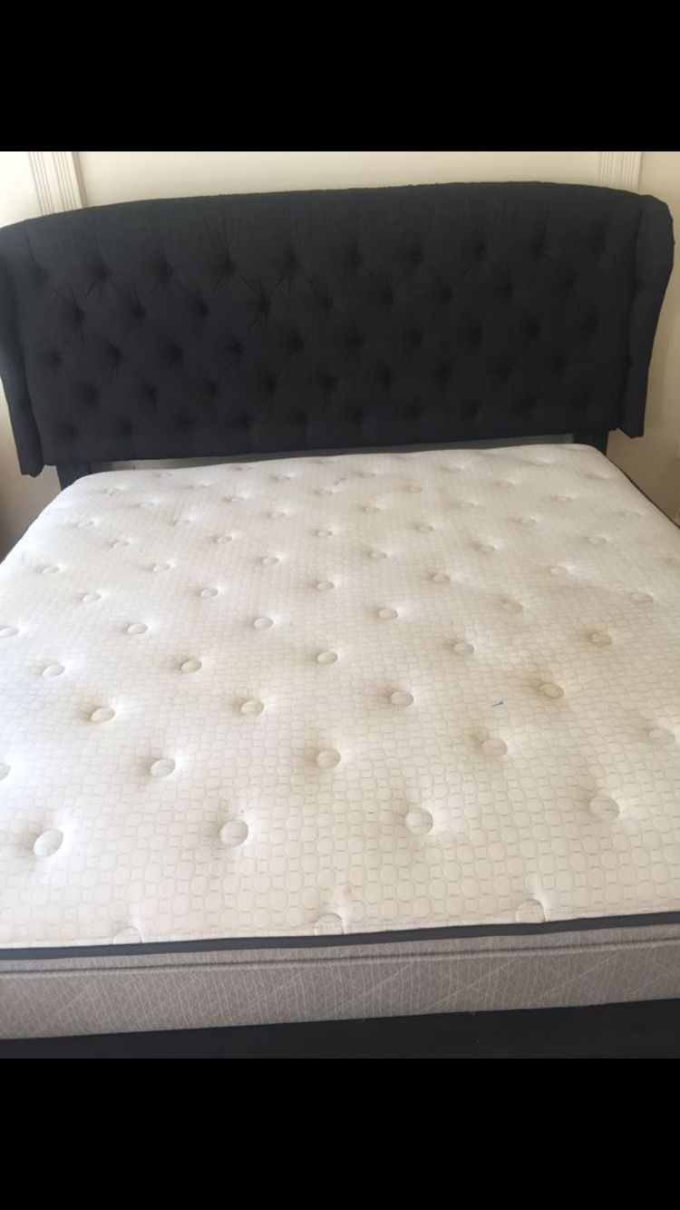 New king size bed headboard and footboard only comes from pet free and smoke free house
