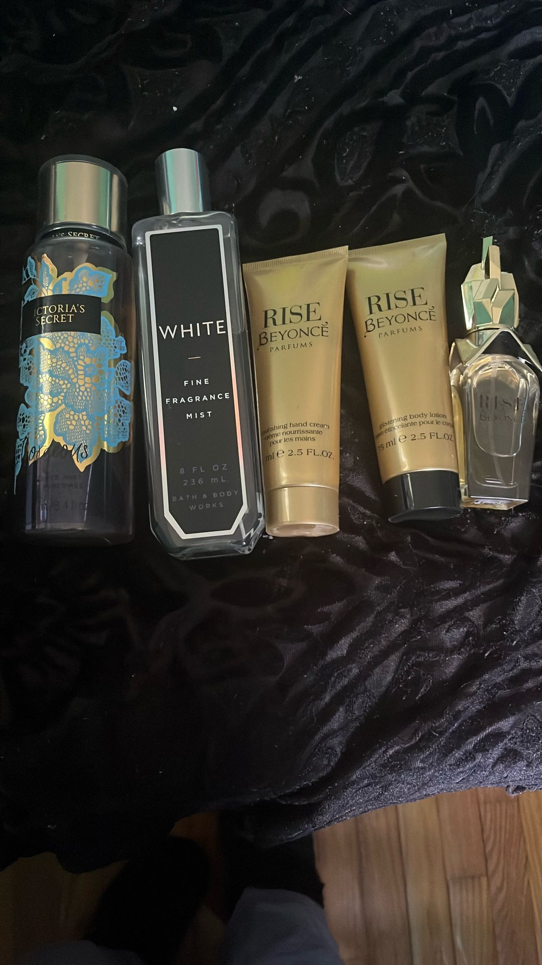 Victoria’s Secret gorgeous body spray white fine fragment mist Bath and Bodyworks Beyoncé rise perfume nursing hand cream Beyoncé rice gearing Body lo