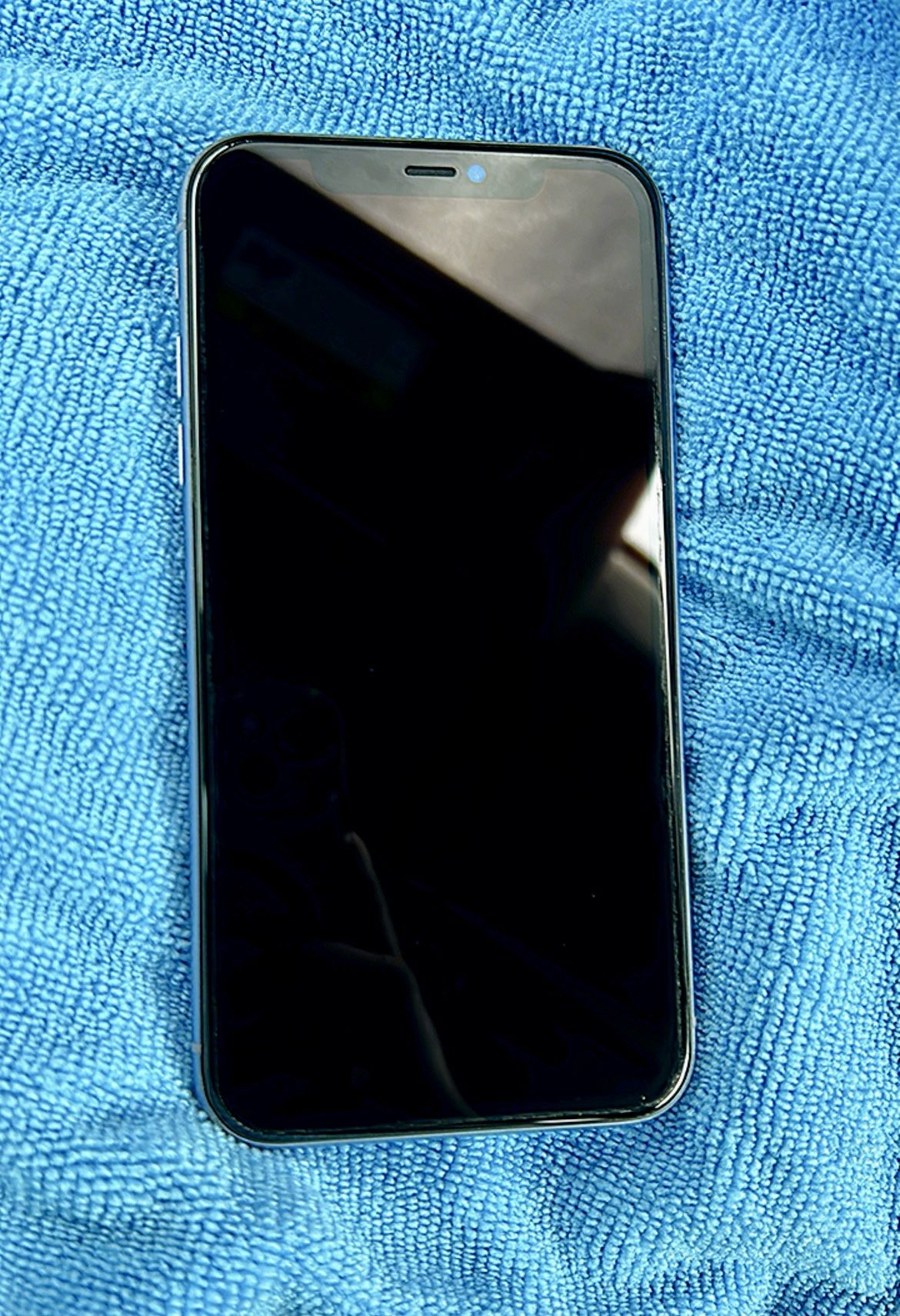 iPhone 11 ( Locked )