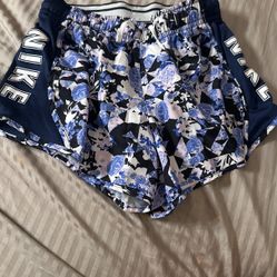 Girls Nike Short Size7/8