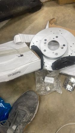 Gr13032 drilled rotor brake pad set